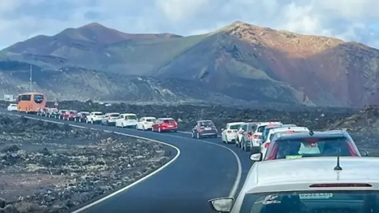 Imagen de archivo de colas en la entrada de Timanfaya. 
