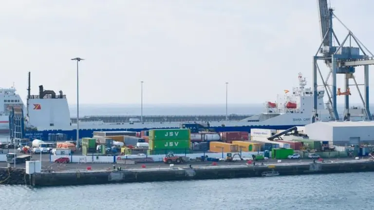 Imagen del puerto de Los M&aacute;rmoles