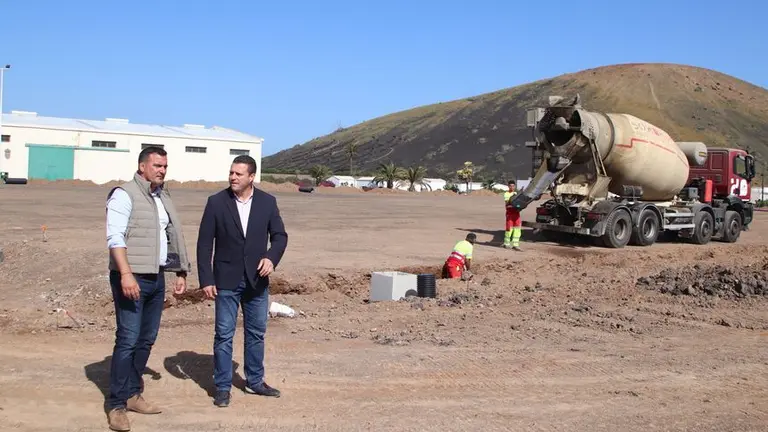 &Aacute;ngel Lago y &Oacute;scar Noda visitando las obras.