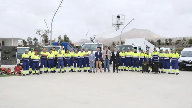 Presentaci&oacute;n de veh&iacute;culos y equipo de limpieza de San Bartolom&eacute;.