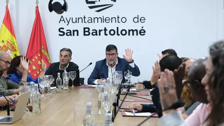 Foto de la votación presupuestos de San Bartolomé 2026.