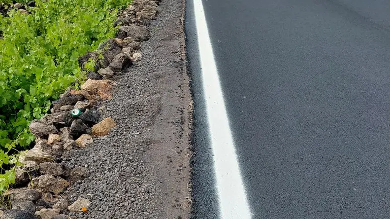 Imagen de la pol&eacute;mica carretera te&oacute;ricamente ya terminada de reasfaltar
