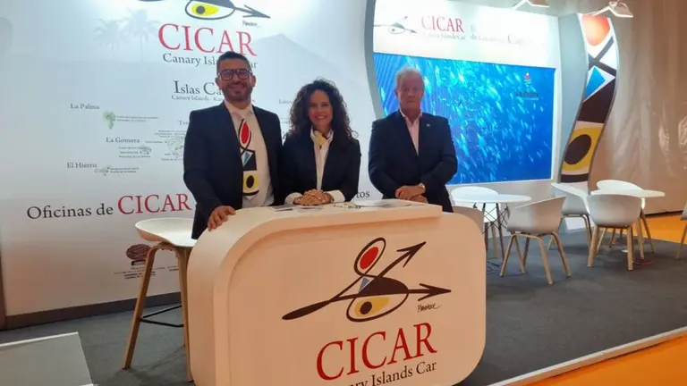 Los representantes de CICAR en la feria de Bilbao