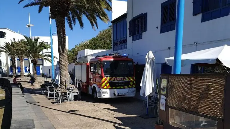 Imagen del momento de la actuaci&oacute;n de los bomberos