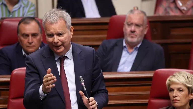 Sebasti&aacute;n Franquis durante su intervenci&oacute;n este martes en el Parlamento auton&oacute;mico