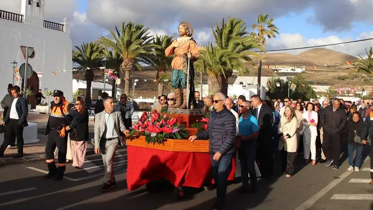 Momento de la salida del santo en procesi&oacute;n