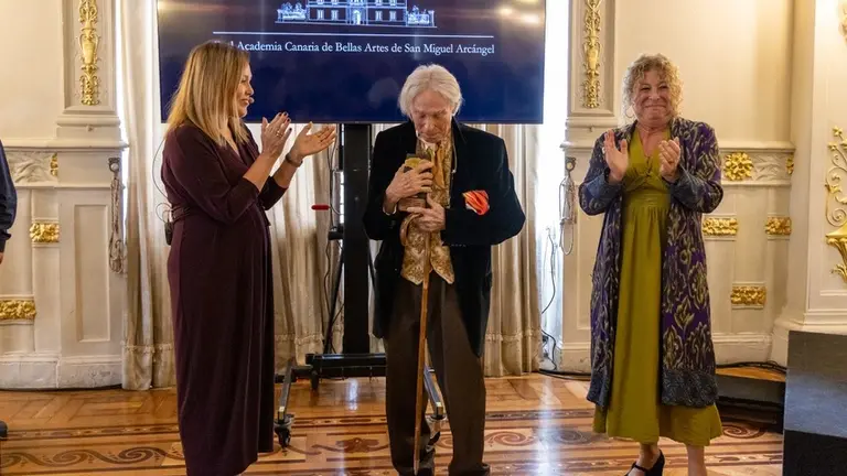 Astrid P&eacute;rez junto al artista Pepe D&aacute;maso.