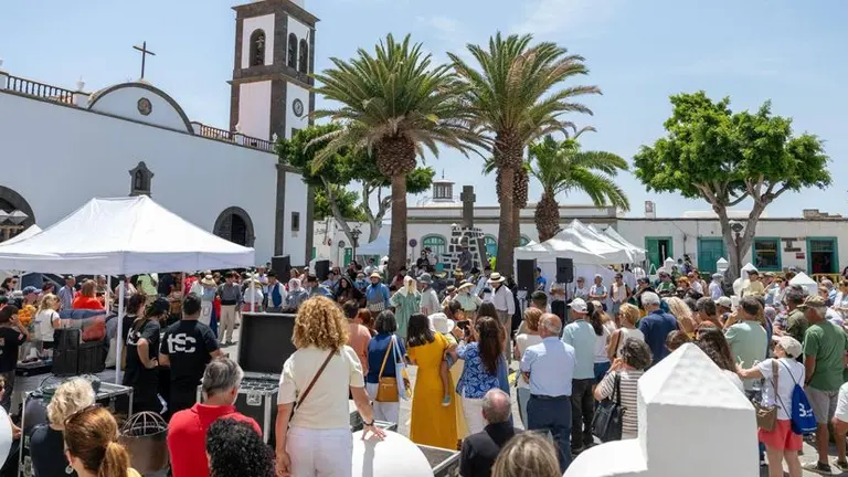 La plaza de Las Palmas totalmente llena en el Mercado Tradicional