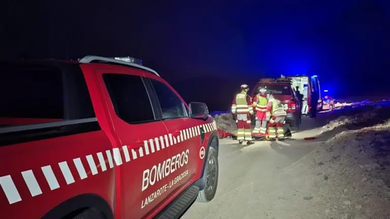 Bomberos del Consorcio de Seguridad y Emergencias durante la actuaci&oacute;n.