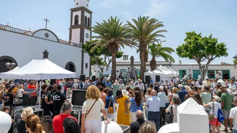 El Mercado Tradicional de Arrecife est&aacute; siendo relanzado por el Ayuntamiento de Arrecife con el objetivo de la pr&oacute;xima apertura de La Recova como mercado de abastos.