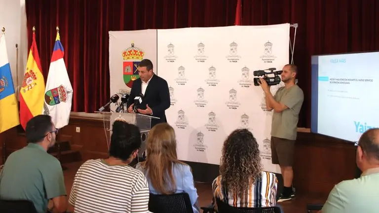 El alcalde de Yaiza dando este mi&eacute;rcoles las explicaciones sobre los presupuestos de 2026.