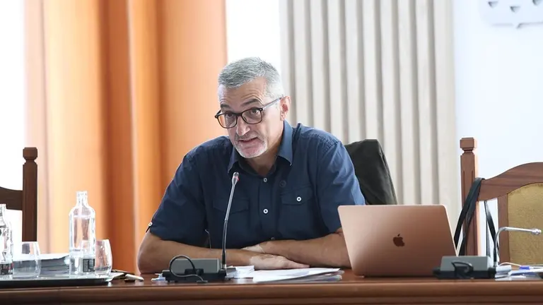 Marci Acu&ntilde;a en el Pleno del Cabildo.