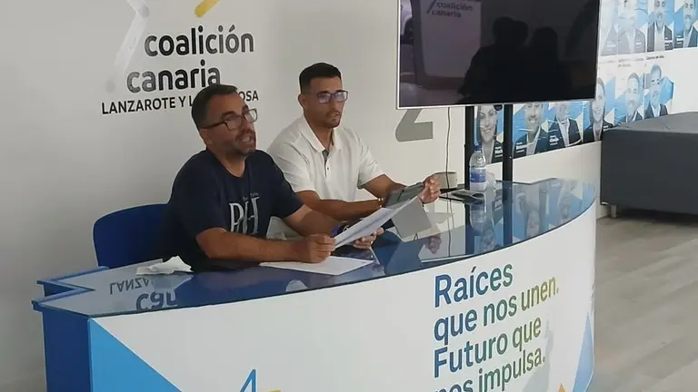 Echedey Eugenio y Rosmen Quevedo en un encuentro con sus compa&ntilde;eros de partido