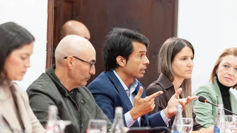 Marcos Bergaz junto a concejales socialistas en pleno de Teguise y La Graciosa 