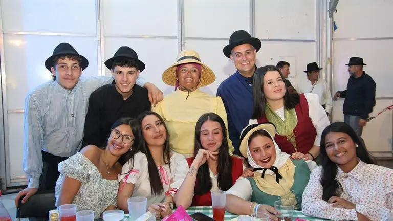 La alcaldesa comparti&oacute; un d&iacute;a de canariedad con la gente m&aacute;s joven