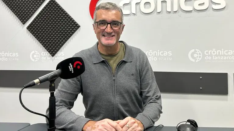 Marci Acu&ntilde;a en el programa "A Buena Hora" de Cr&oacute;nicas Radio.