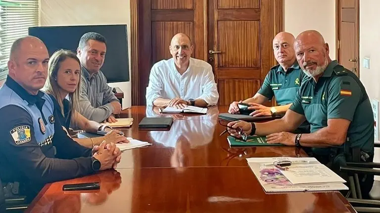 Reuni&oacute;n de &Oacute;scar Noda en la Delegaci&oacute;n del Gobierno.