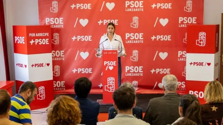 Mar&iacute;a Dolores Corujo en una comparecencia de prensa en la sede de su partido. 