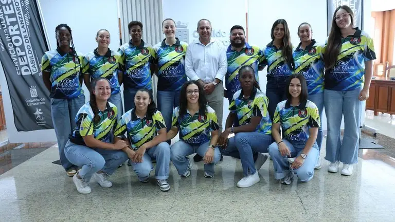 Recepci&oacute;n del equipo en el Cabildo.