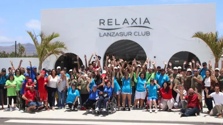 Foto de familia de los participantes.
