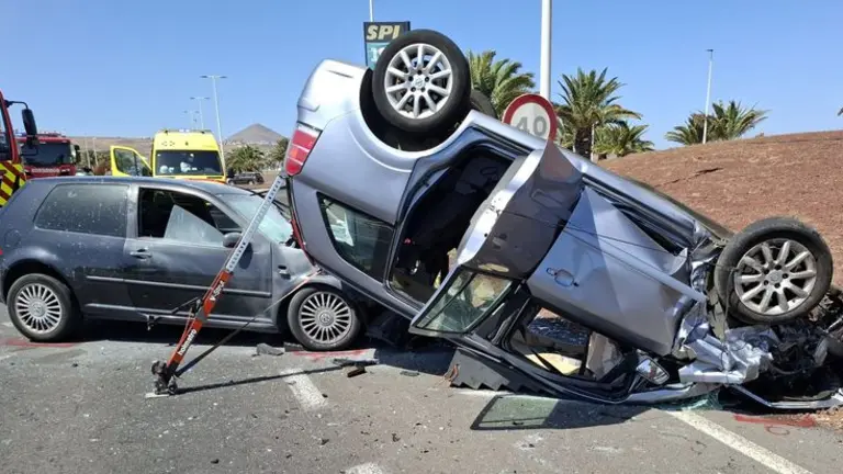 Imagen de c&oacute;mo quedaron los veh&iacute;culos tras el impresionante accidente