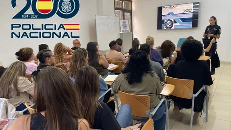 Jornada de formaci&oacute;n impartida por la Polic&iacute;a Nacional.