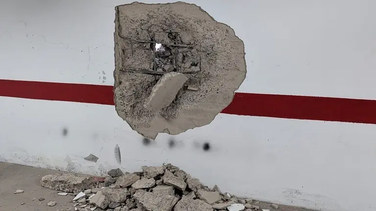 Imagen de uno de los muros que los vecinos afectados dicen que se ha ca&iacute;do por la obra colindante.