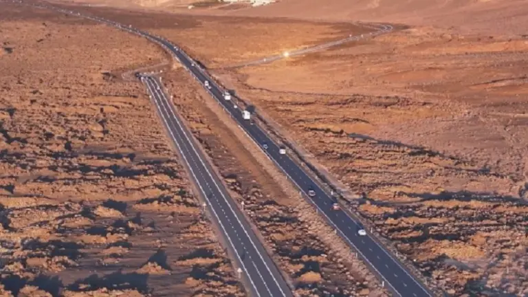 Imagen a&eacute;rea de la carretera de Playa Blanca. 