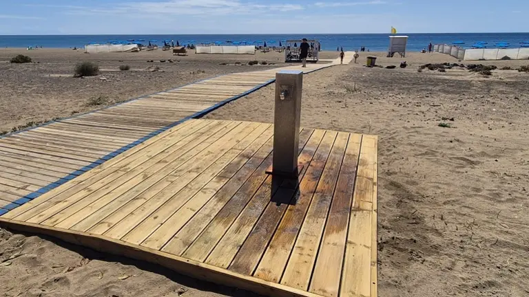 Imagen de la playa de Los Pocillos.