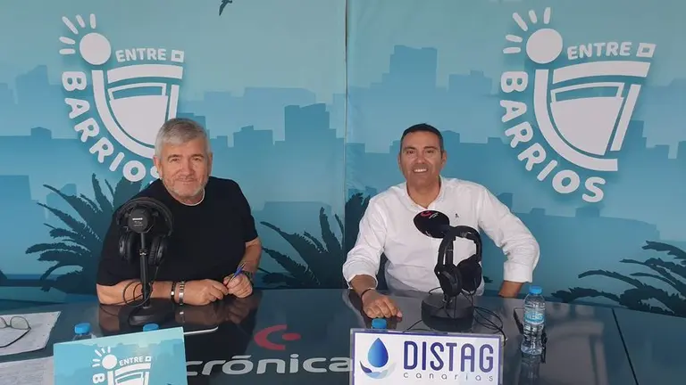 El presidente del Cabildo, Oswaldo Betancort, con Chalo Fr&iacute;as en el programa "Entre Barrios" de Cr&oacute;nicas Radio.