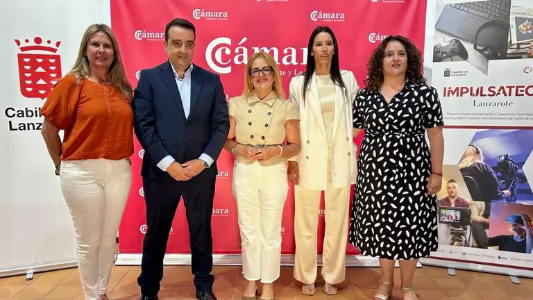 El presidente de la C&aacute;mara de Comercio con las representantes del Cabildo y del Ayuntamiento de Teguise