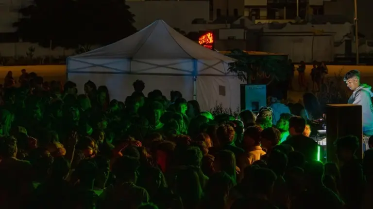 Asistentes disfrutando de una de las actuaciones del PH Urban Fest.