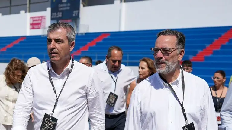 Manuel Dom&iacute;nguez con su secretario general, Poli Su&aacute;rez, este domingo en Lanzarote