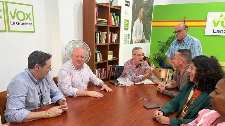 &Oacute;scar P&eacute;rez en un encuentro con simpatizantes en la sede de Vox en Lanzarote.