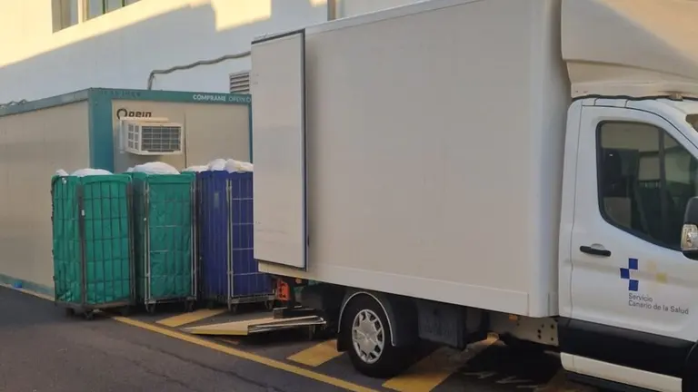 Cami&oacute;n empleado para el transporte a la lavander&iacute;a externa al Hospital.