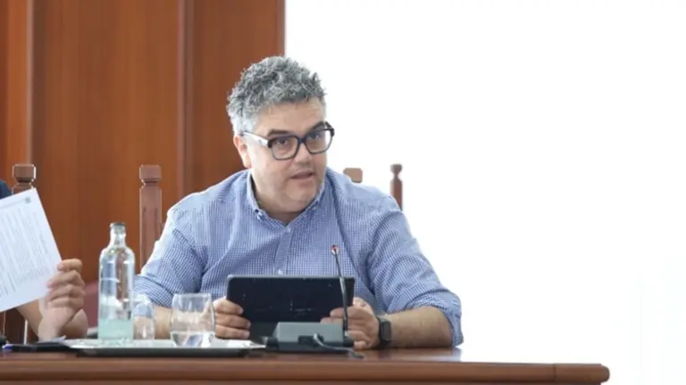 Armando Santana en el Cabildo.
