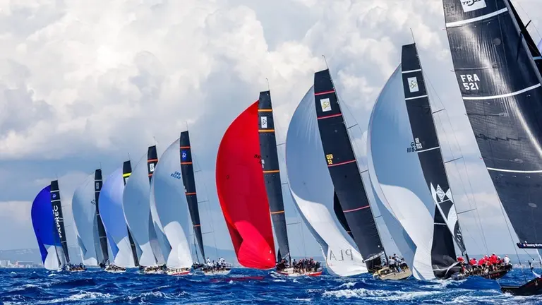 Imagen de archivo de una regata de circuito 52 Superseires.