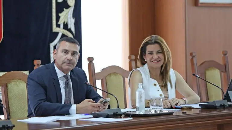 Imagen de archivo del presidente y de la vicepresidenta del Cabildo de Lanzarote.