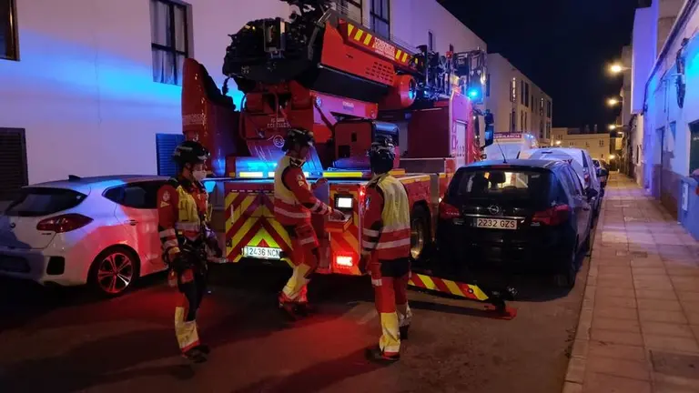 Los bomberos en la intervenci&oacute;n de Los Alonso.