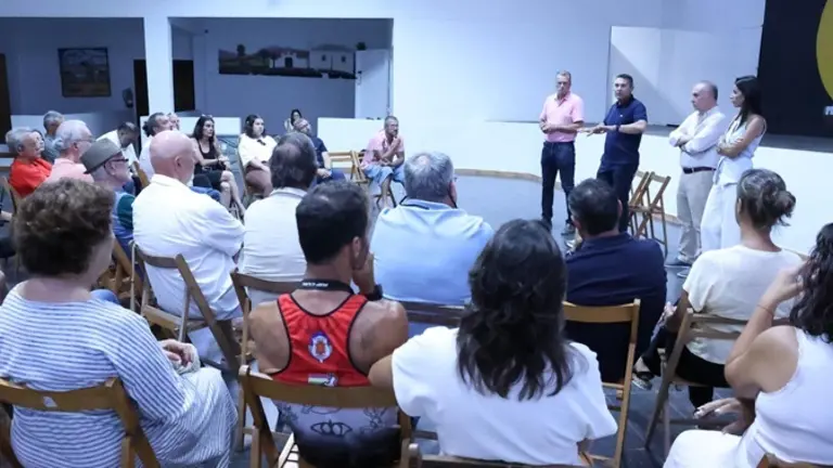Reuni&oacute;n del Cabildo con los vecinos de M&aacute;guez.