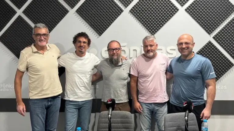 De izquierda a derecha Marci Acu&ntilde;a, Alby Ram&iacute;rez, Francisco De Sande, David de la Hoz y Jaime Camarasa este mi&eacute;rcoles en el estudio de Cr&oacute;nicas Radio.