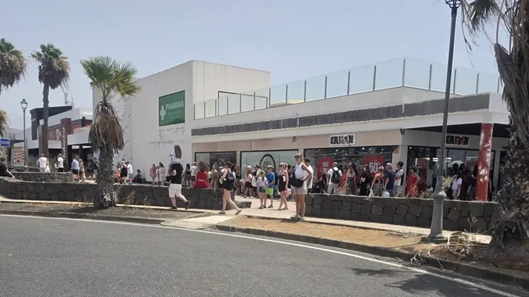 Parada de Taxi en Playa Blanca.
