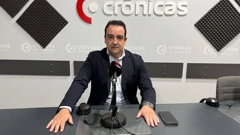 Jos&eacute; Valle en el programa "A Buena Hora" de Cr&oacute;nicas Radio.