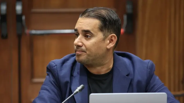 Yoné Caraballo durante una comisión parlamentaria.