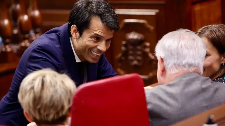 Marcos Bergaz (PSOE) durante un pleno del Parlamento de Canarias.