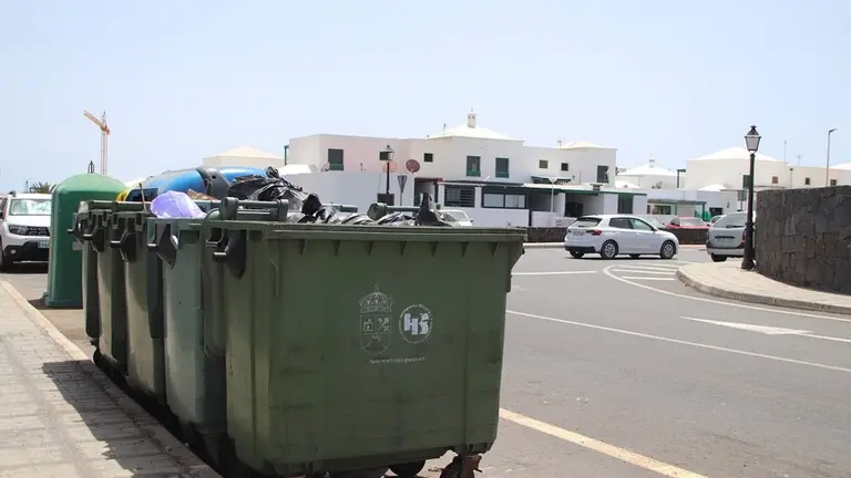 Contenedores en el municipio de Yaiza.