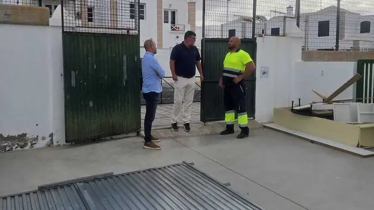 Isidro P&eacute;rez y Ra&uacute;l de Le&oacute;n en uno de los centros de Playa Honda.