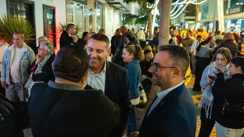 El presidente del Cabildo, Oswaldo Betancort, acudi&oacute; a la inauguraci&oacute;n del bel&eacute;n junto a su compa&ntilde;ero Echedey Eugenio.