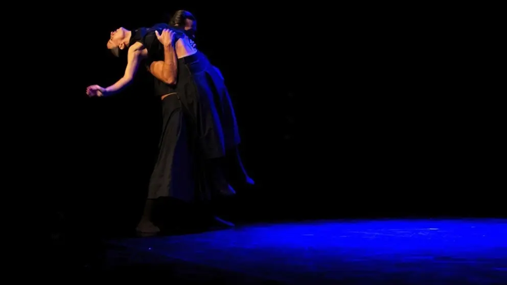 Imagen promocional de la  experiencia esc&eacute;nica Ojos del oc&eacute;ano.