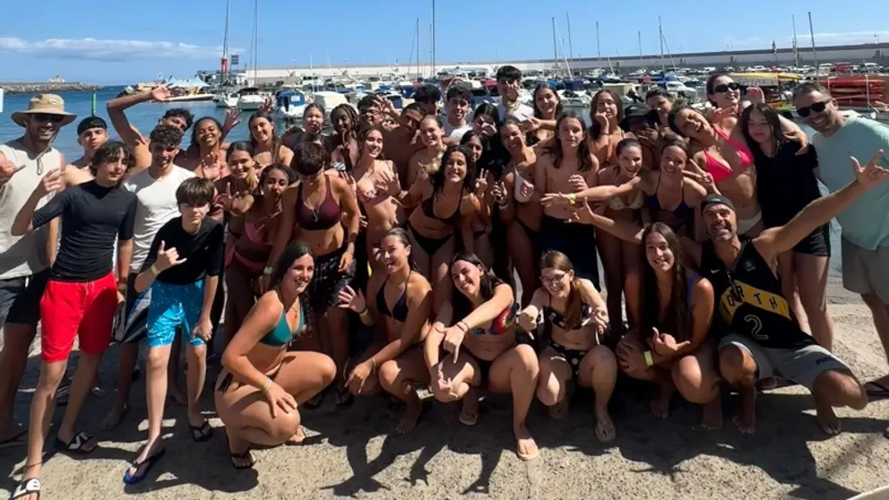 Imagen del grupo que particip&oacute; en las actividades acu&aacute;ticas.